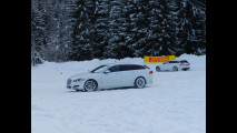 La Jaguar XF Sportbrake sulla neve