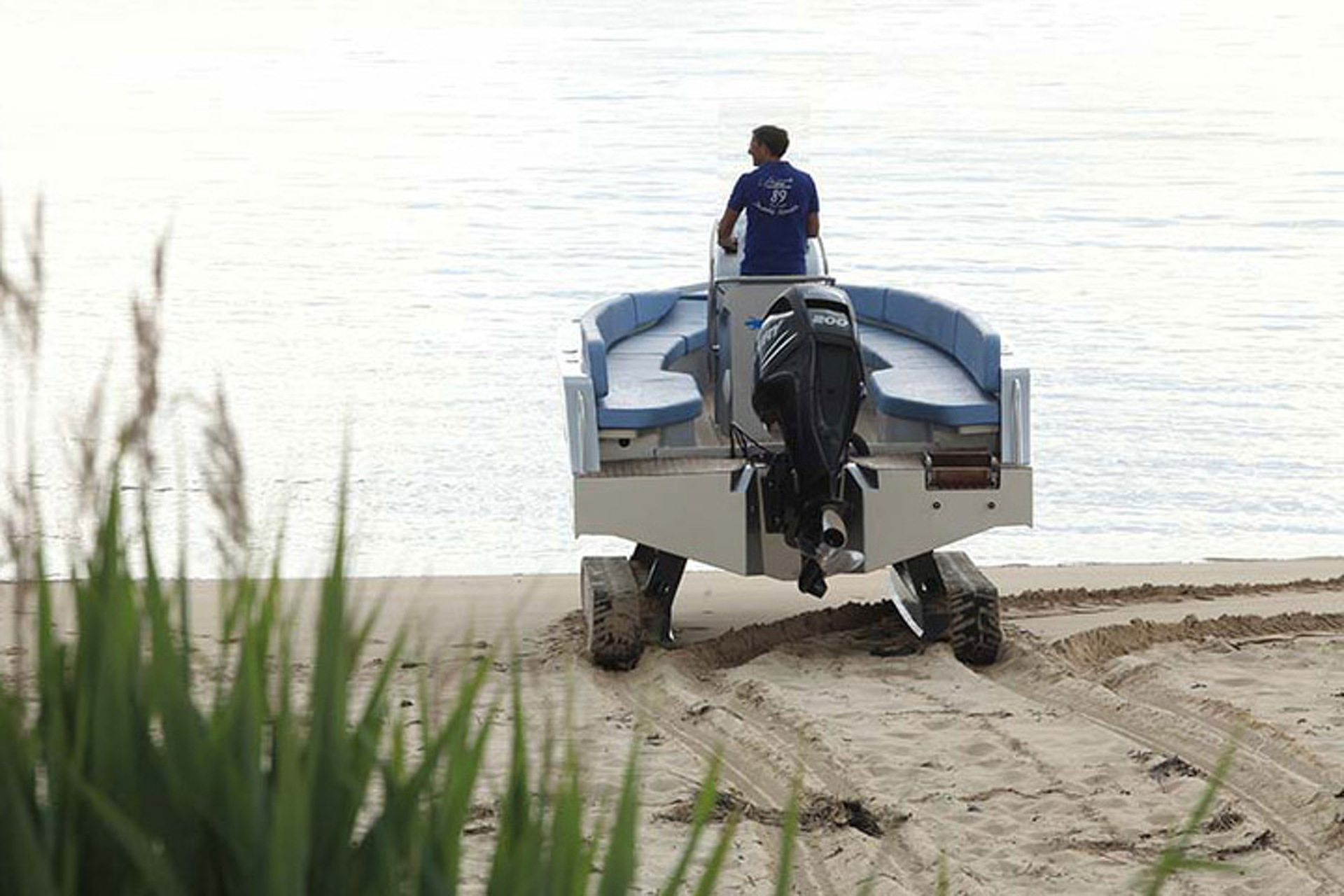 Iguana Yachts: The World's First 'Cool' Amphibious Boat