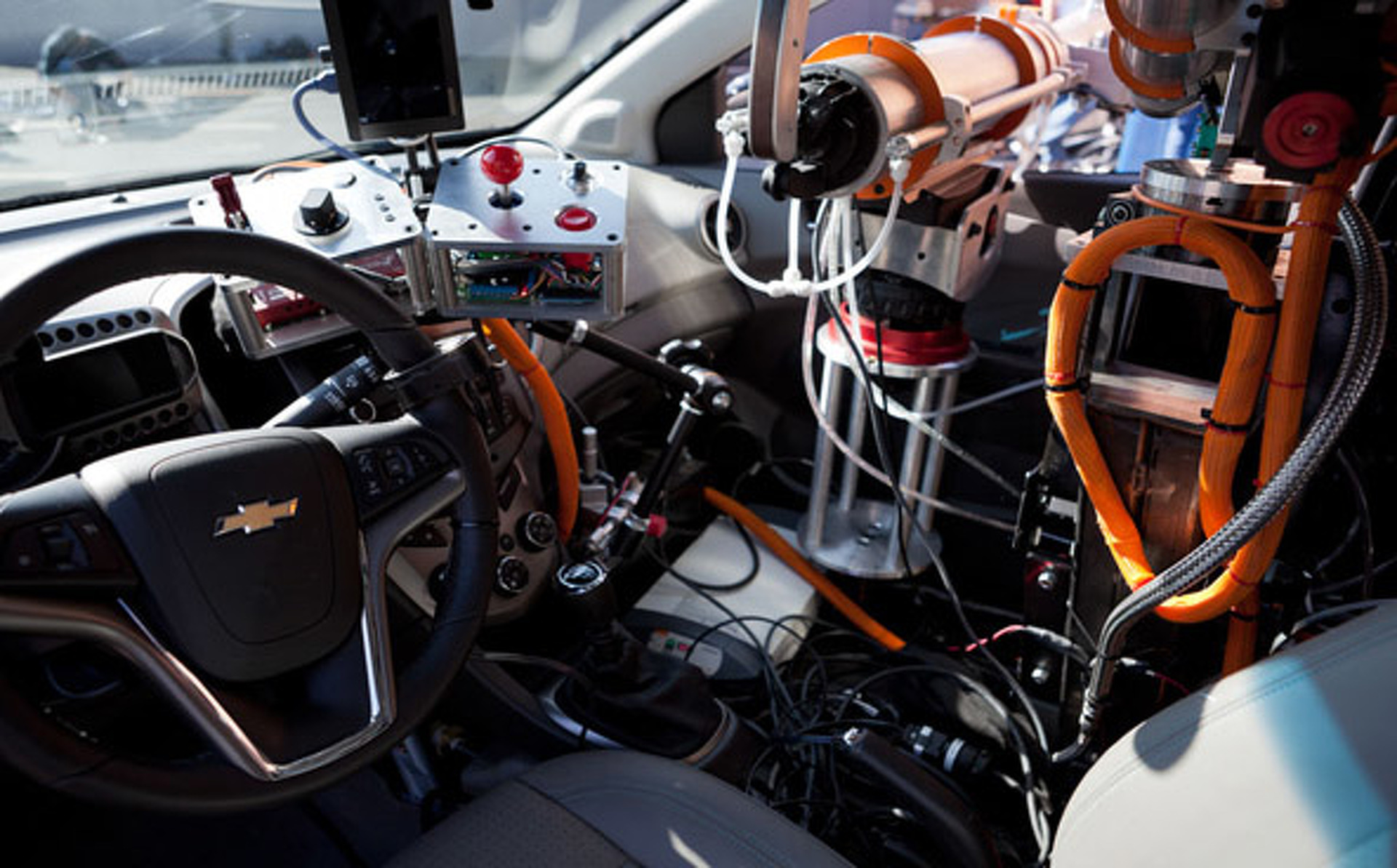 Video: Jeff Soto creates Street Art with a Robot and a Chevy Sonic