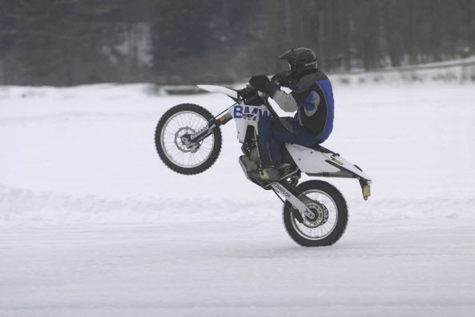 MAX BMW Runs 107 MPH on the Ice