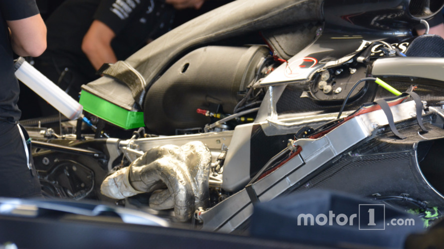 Mercedes, Engine cover bulge