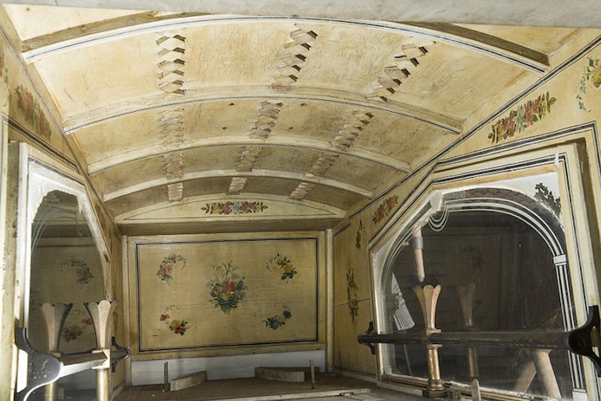 This Classic Horse-Drawn Hearse is Spectacularly Spooky And Headed for Auction