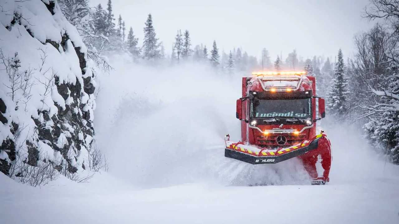 Mercedes-Benz Arocs Spazzaneve Svezia