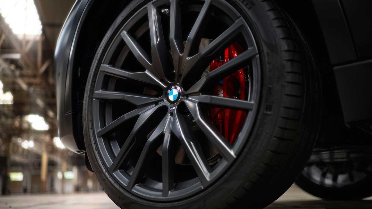 BMW X5, X6 e X7: le edizioni speciali Black Vermilion e Frozen Black