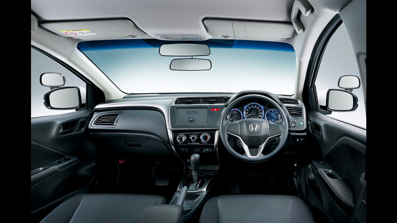 Novo Honda City ganha versão pelada para autoescola no Japão