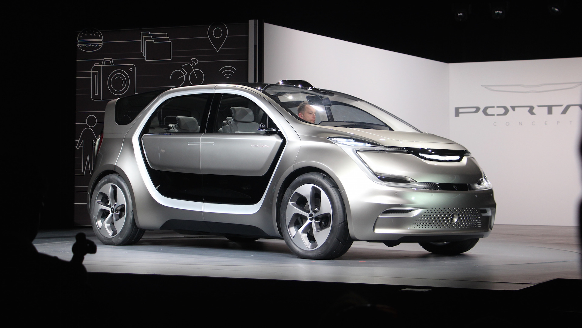 Autonomous Chrysler Portal concept can recognize your face