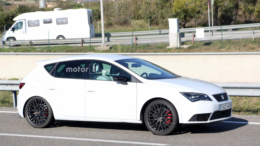 Makyajlı 2017 SEAT Leon Cupra casus fotoğrafları