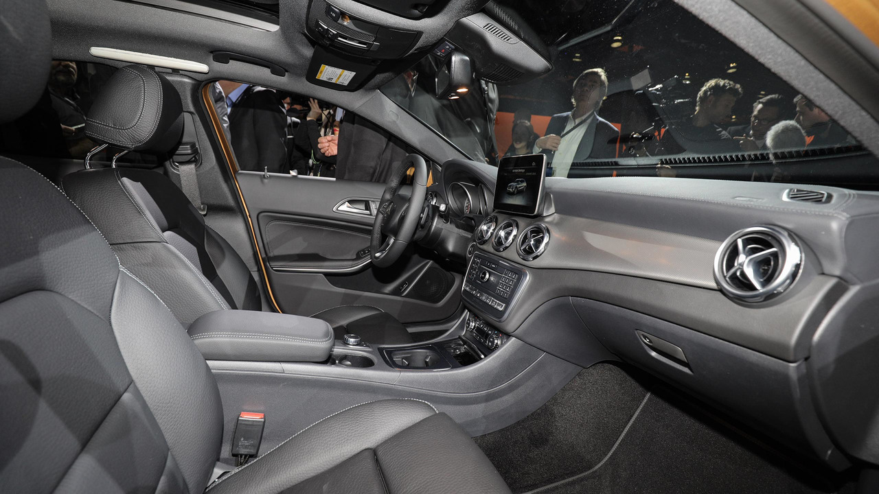 Mercedes Gla 17 Linea Continuista