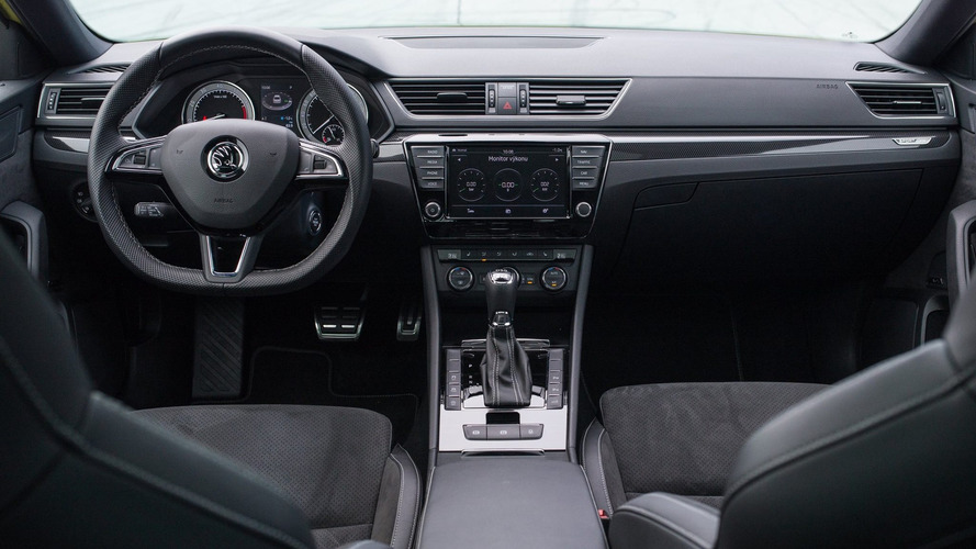 Skoda Superb Sportline with Dragon Skin paint