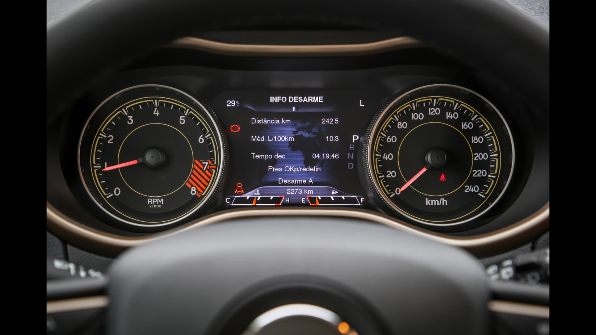 Jeep convoca Cherokee para recall no Brasil por falha no airbag