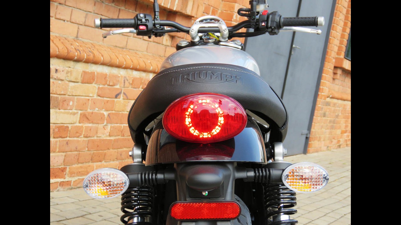 Avaliação: nova Triumph Street Twin é deliciosamente urbana