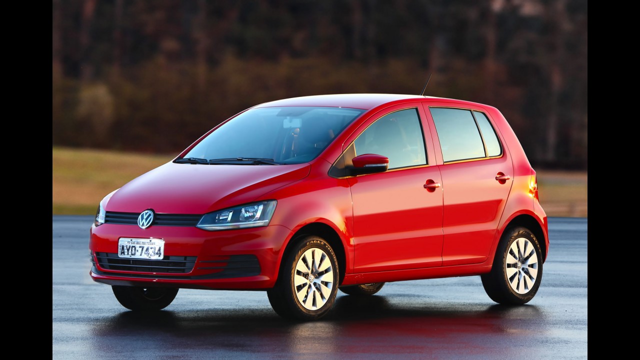 VW lança Fox 2017 com mais itens e novidades no acabamento - veja preços