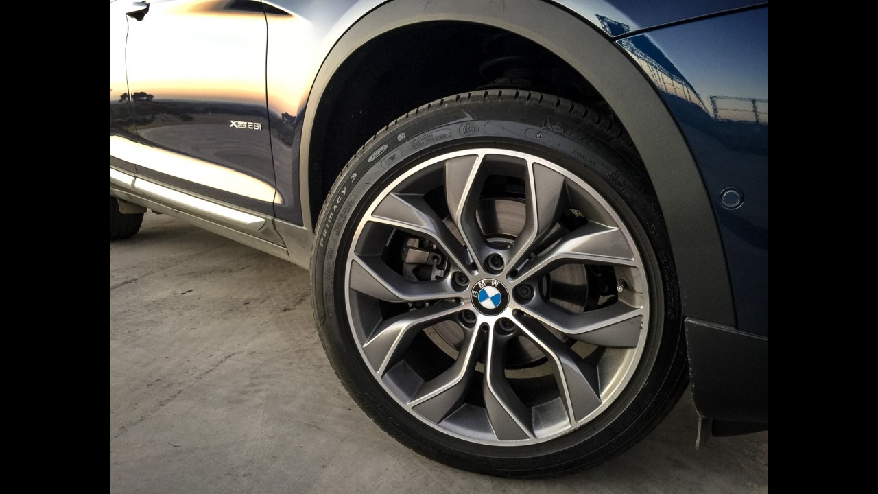 Teste CARPLACE: irmão menor do X6, BMW X4 é antídoto alemão contra Evoque