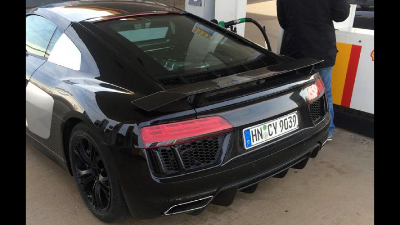 Flagra! Novo Audi R8 é clicado em posto de gasolina