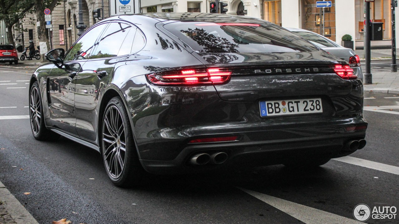 Ao vivo: Porsche Panamera 2017 já passeia limpinho pelas ruas de Berlim