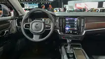 2017 Volvo V9 Cross Country: LA 2016