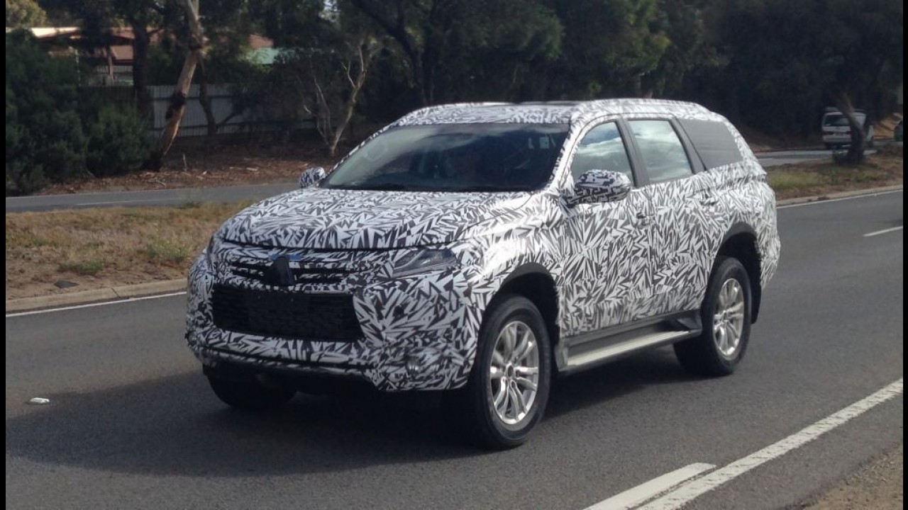 Flagra: Pajero Dakar 2016 é clicada novamente com visual diferente da Triton