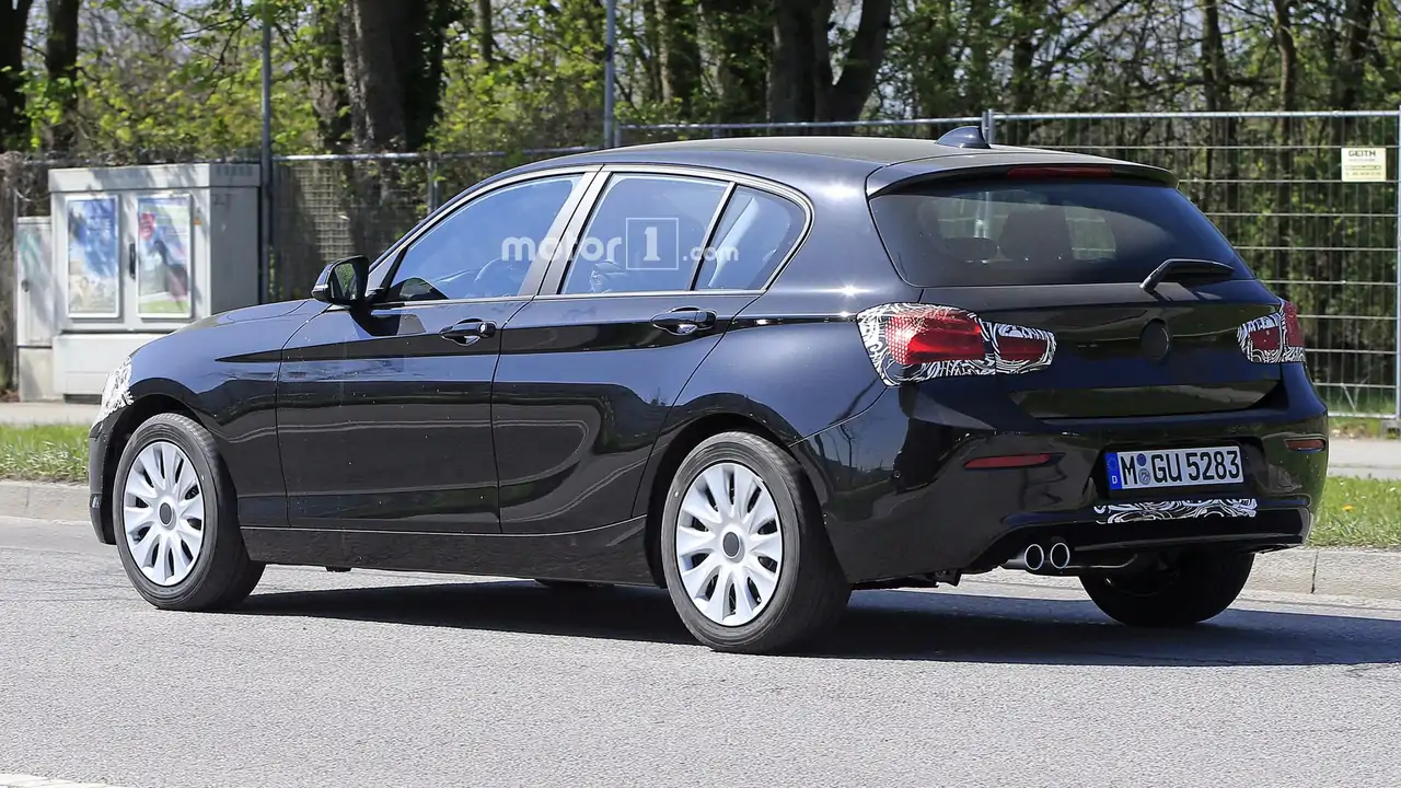 18 Bmw 1 Series Spied Masking Discreet Facelift