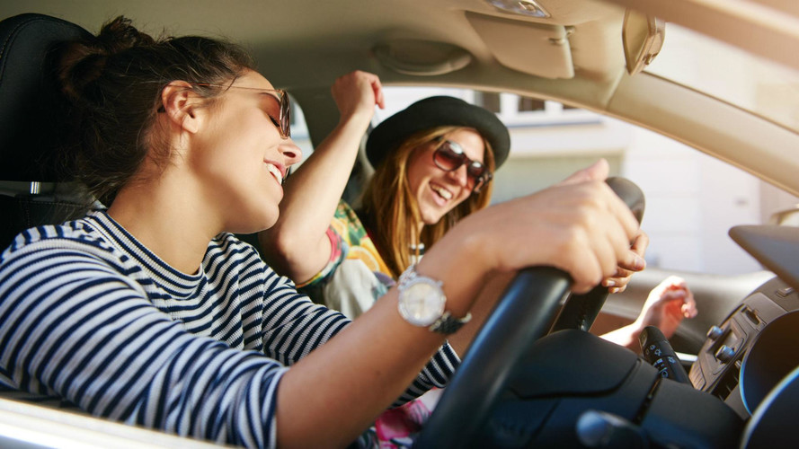 Youngsters more likely to ride shotgun with phone-using drivers