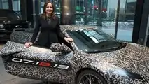 Mary Barra alla Corvette C8