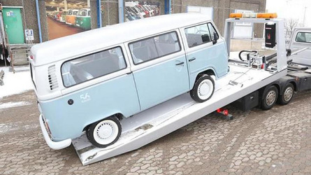 Last ever Volkswagen Kombi arrives at Hanover museum Last Volkswagen Kombi