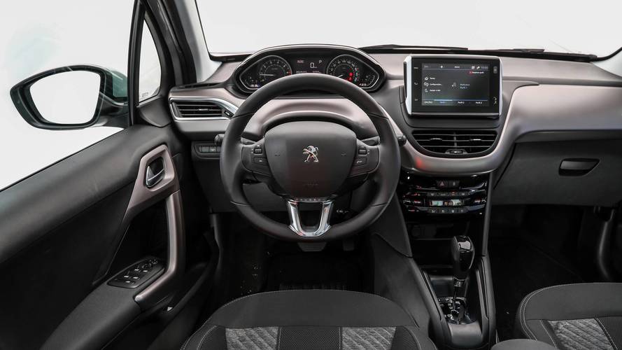 Comparativo VW Polo x Fiat Argo x Honda Fit x Peugeot 208