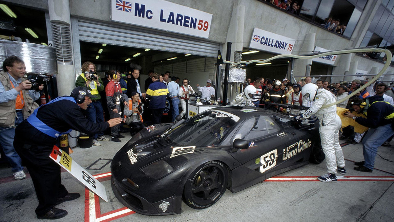 #59 McLaren F1 GTR: J.J. Lehto, Yannick Dalmas, Masanori Sekiya in pits