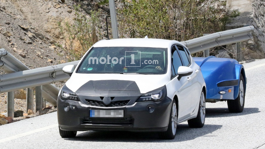 Makyajlı Opel Astra Casus Fotoğrafları
