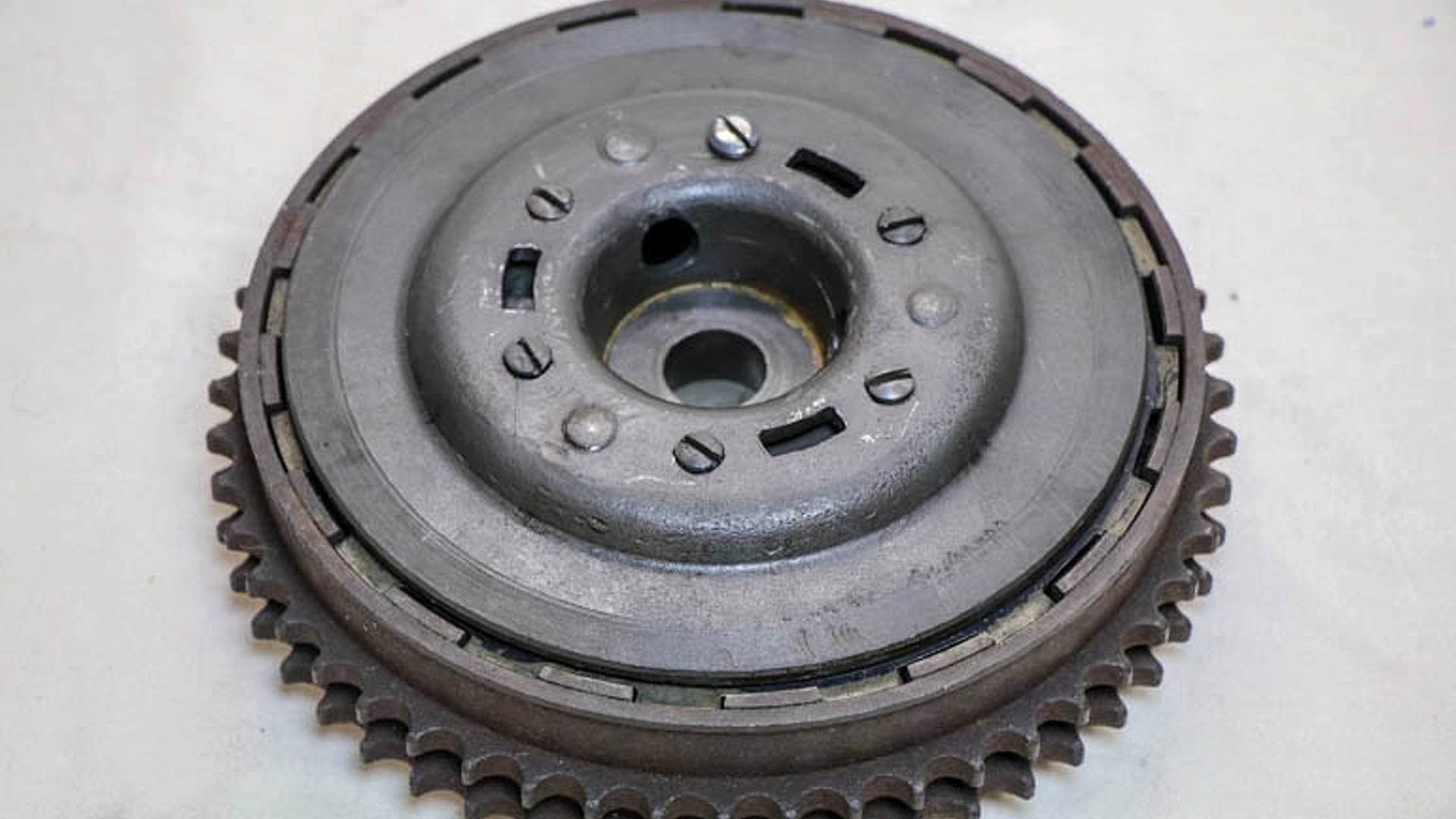 How it Works: The Motorcycle Clutch | RideApart.com Photos