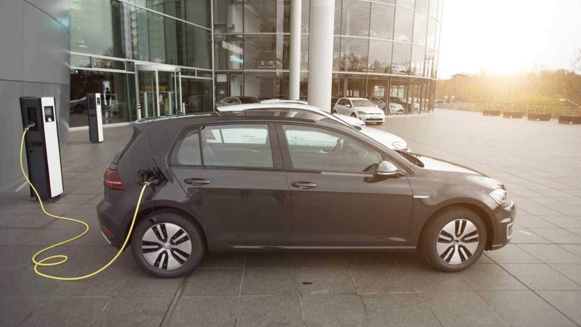 Electric cars will only go mainstream if businesses get 'support'