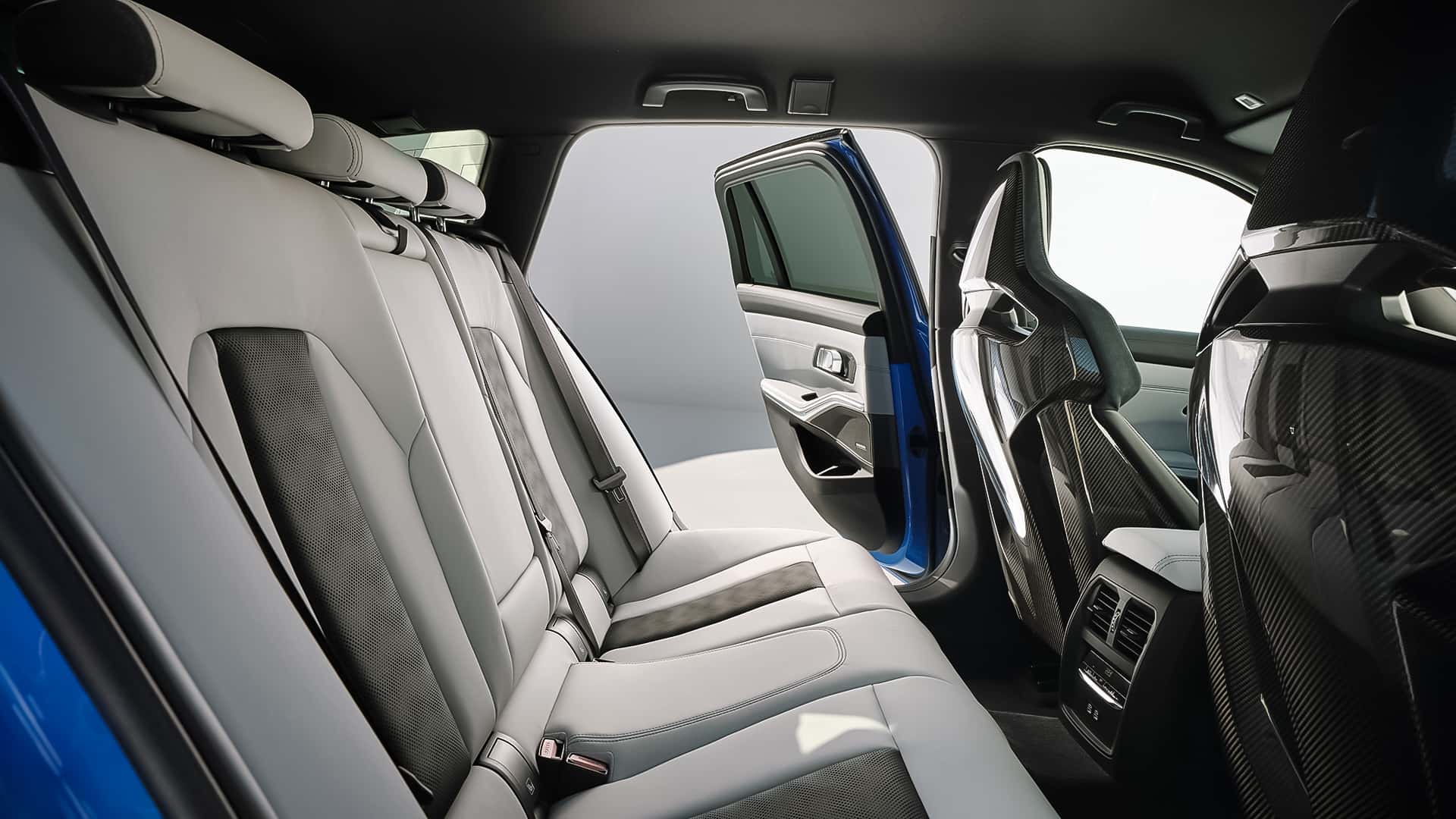 https://cdn.motor1.com/images/mgl/mM3Lvq/s1/bmw-m3-cs-touring-2025.jpg