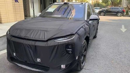 new crossover nio caught street