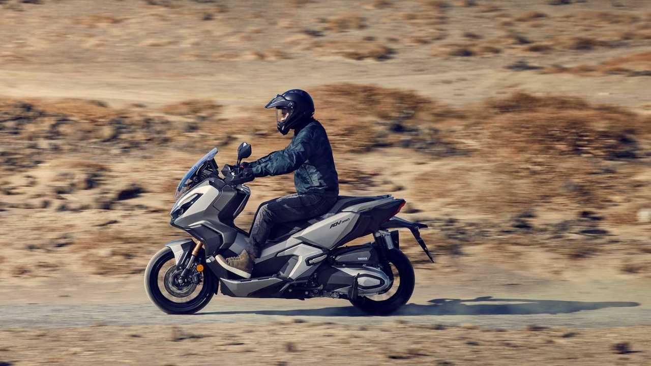 Honda ADV 350 2022 - movimento deserto