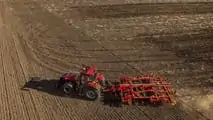 Foto - Case IH Magnum 340 AFS Connect autonomo: in campo col coltivatore