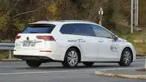 Foto spia del lifting facciale della Volkswagen Golf Variant 2024
