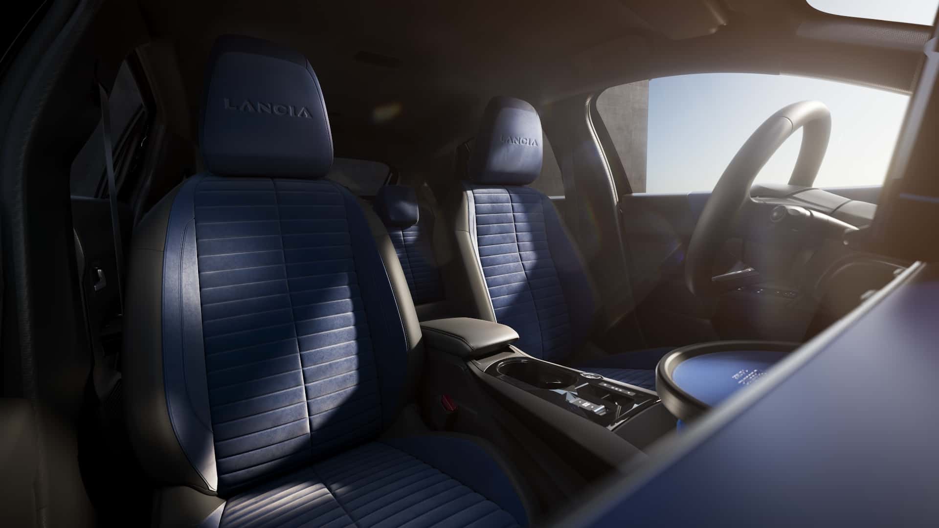 lancia-ypsilon-edizione-limitata-cassina-2024-das-interieur.jpg
