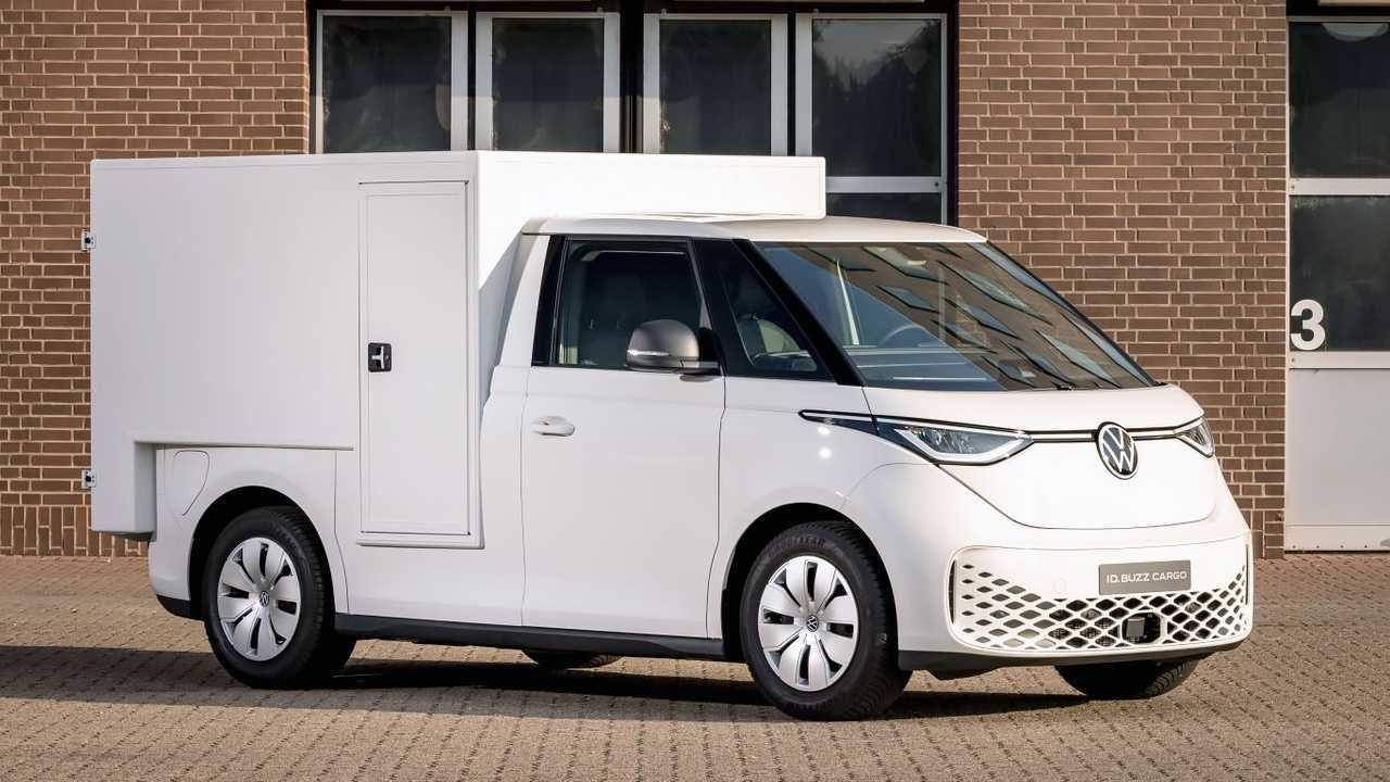 VW ID. Buzz Cargo mit Koffer