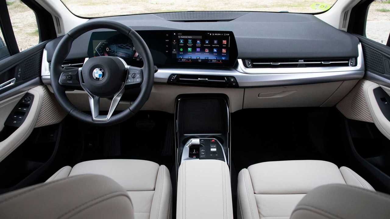 BMW 218i Active Tourer 2022 prueba en video