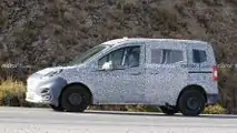 Ford Tourneo/Transit Courier als Erlkönig erwischt
