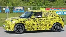 Mini Cooper 5-Türer (2024) als Erlkönig erwischt