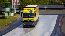 I corsi di guida sicura con camion Mercedes