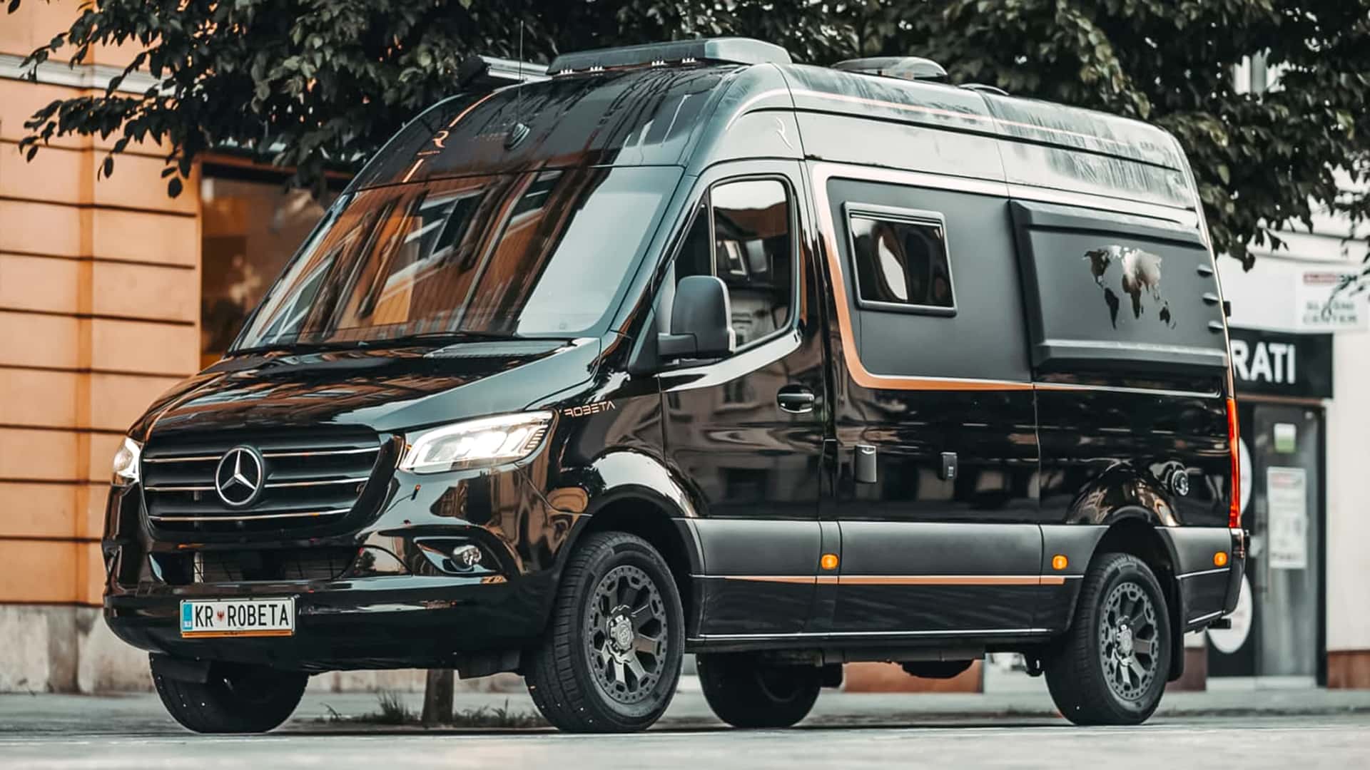 Robeta renueva la Adonis y lanza la Hercules, dos autocaravanas de lujo sobre base Sprinter