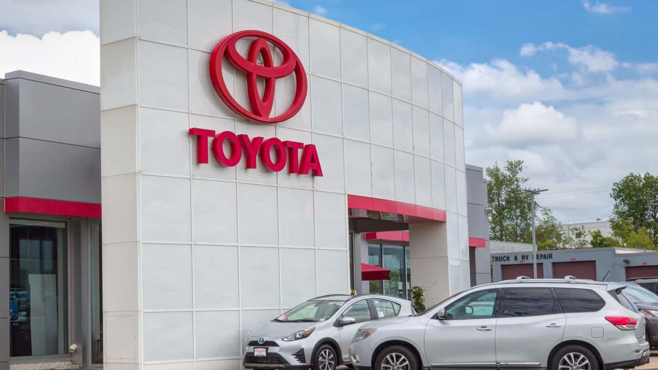 Woman Buys 4Runner. Then She Drives 2 Miles and Realizes The Windows Don’t Work