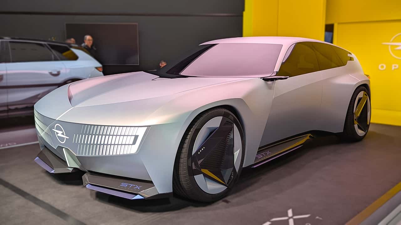 Opel, STX konsepti ile station wagon çağını başlatıyor