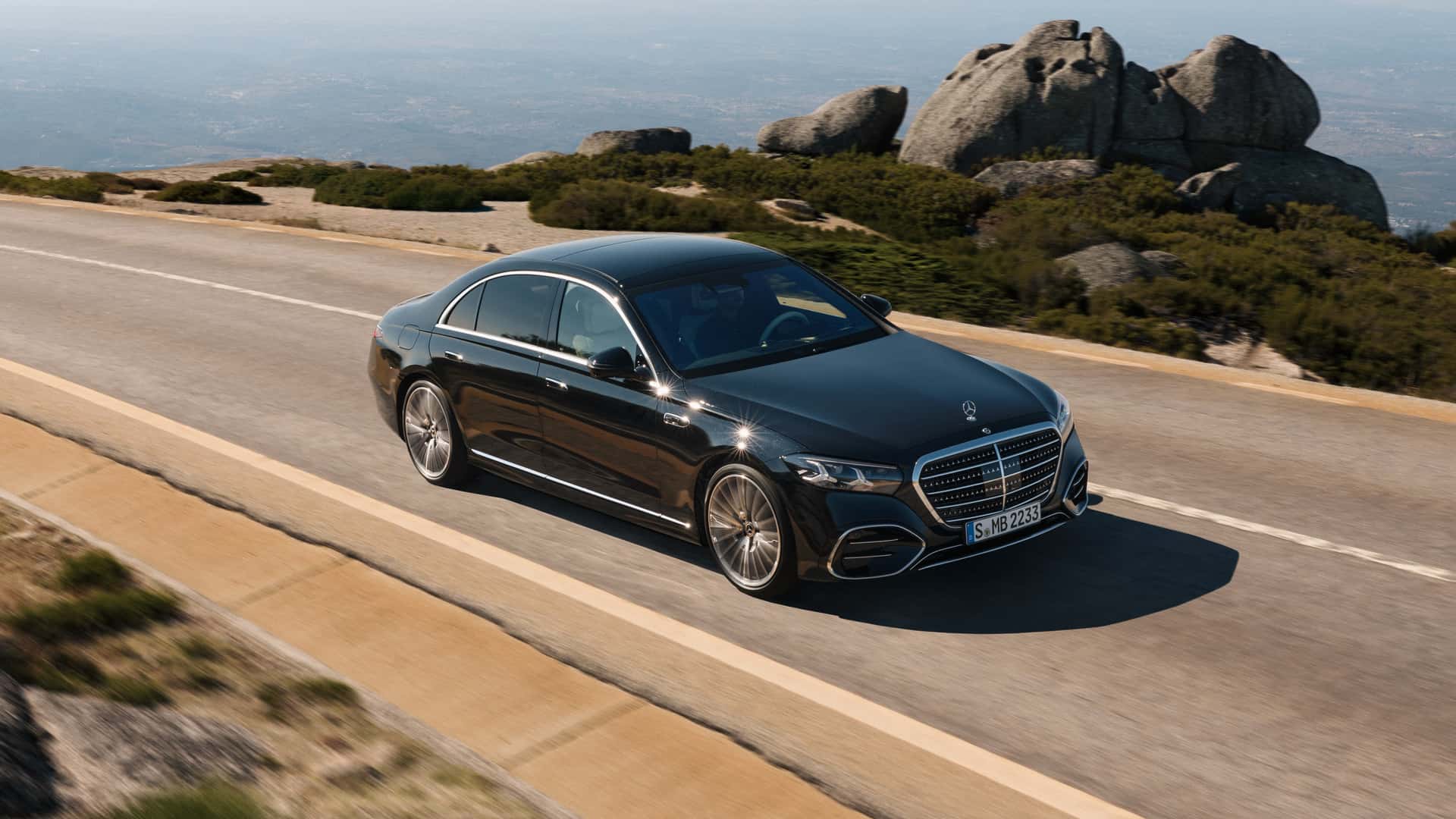 https://cdn.motor1.com/images/mgl/mMgLWr/s1/2027-mercedes-benz-s-class.jpg