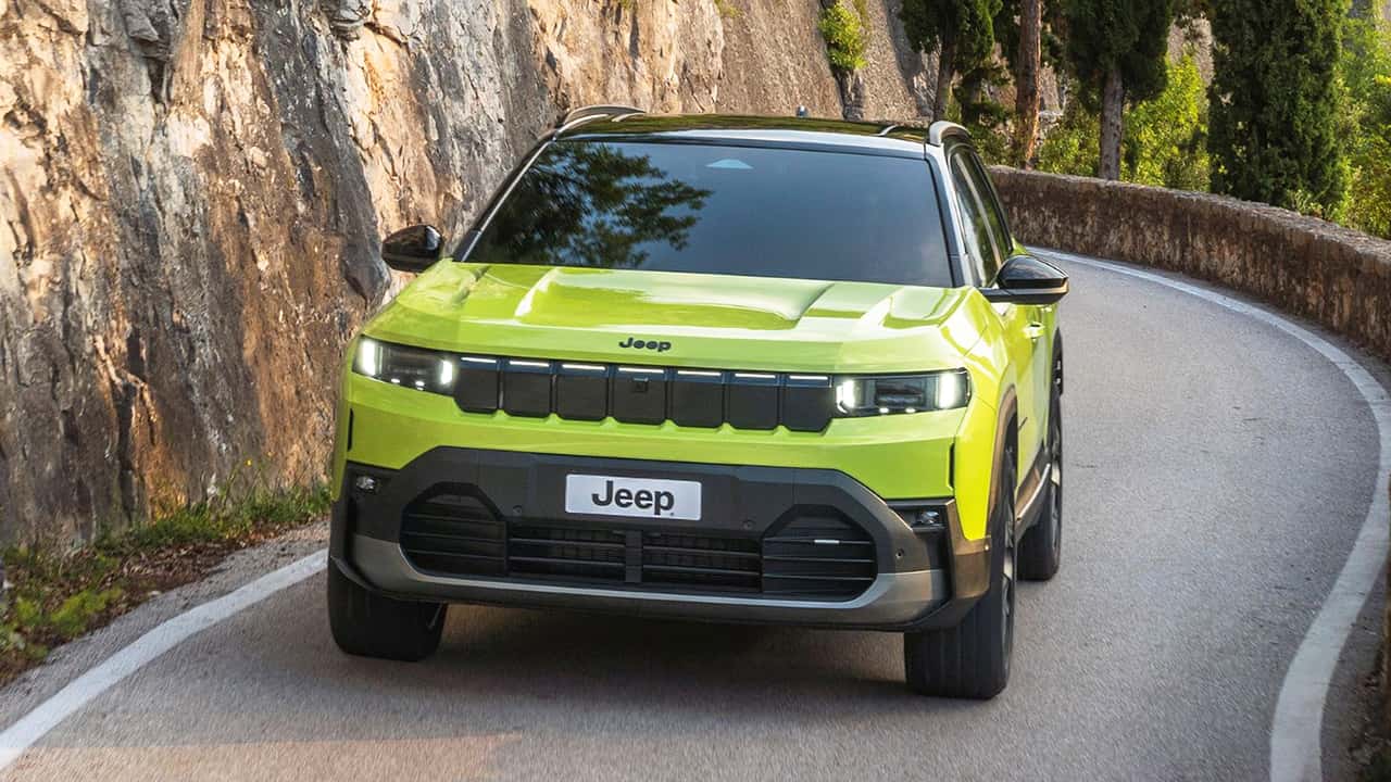 Nuova Jeep Compass 2025: arriva la Altitude da 39.900 euro