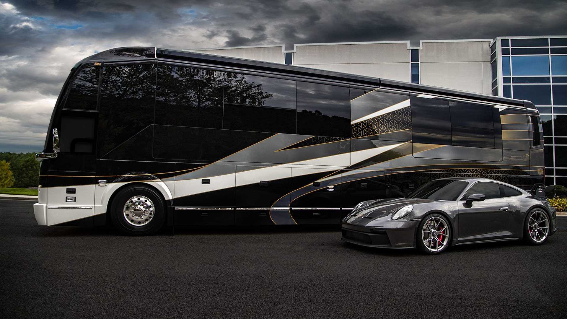 Featherlite Coaches Yacht Quality Luxury For The Open Road