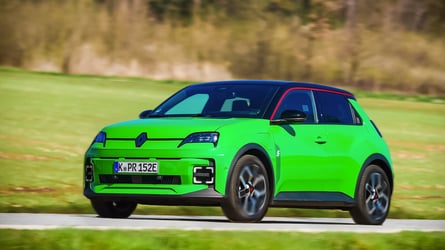 Renault 5 E-Tech Electric im Alltagstest: Ein Mann sieht Grün