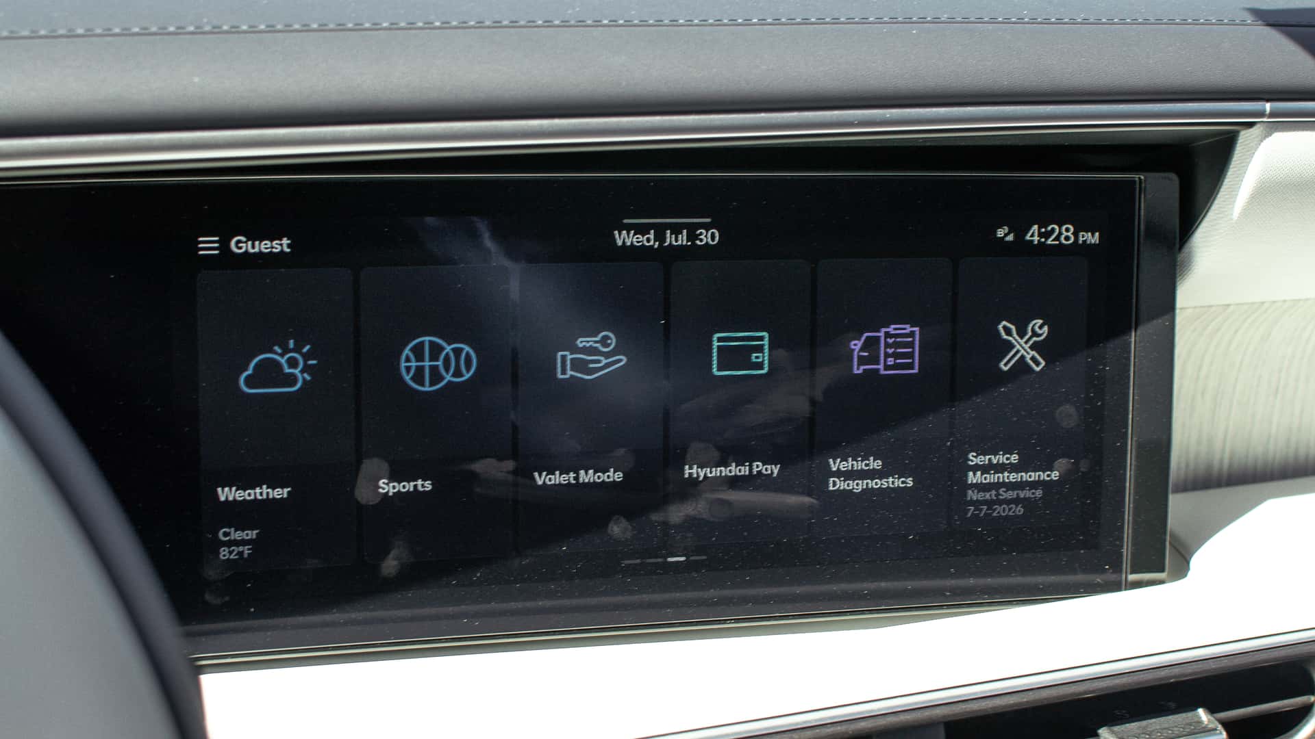 https://cdn.motor1.com/images/mgl/mMqGo4/s1/2026-hyundai-palisade-review.jpg