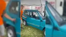 Dieser alte Fiat Panda ist nur 50 Zentimeter breit